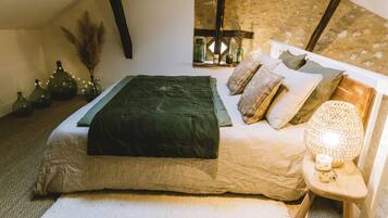 1 chambre, bureau, fer et planche Ă repasser, lit parapluie