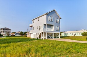 Exterior - Seavista- Beautiful Home in Kure Beach! 3 Minute Walk to the Beach! (Kure Beach)