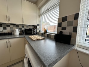 Apartment | Private kitchen | Fridge, microwave, oven, stovetop - Charming 2-bed Apartment in Danbury, Essex (Chelmsford)