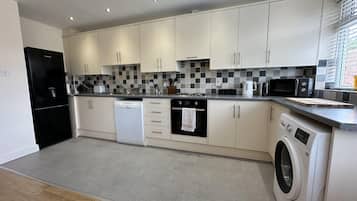 Apartment | Eigene Küche | Kühlschrank, Mikrowelle, Ofen, Herdplatte