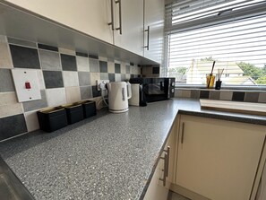 Apartment | Private kitchen | Fridge, microwave, oven, stovetop - Charming 2-bed Apartment in Danbury, Essex (Chelmsford)