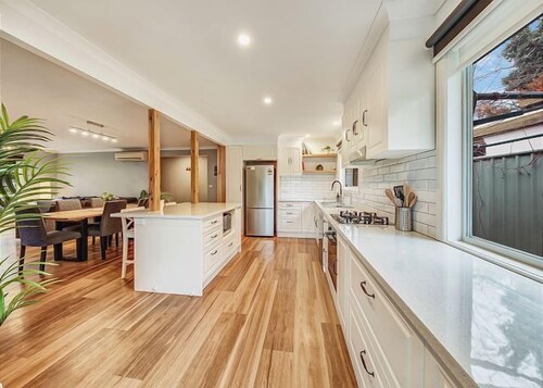 Millie's Retreat, Bright