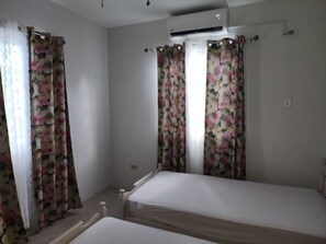 3 chambres, fer et planche à repasser, Wi-Fi gratuit, draps fournis