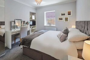 2 chambres, bureau, fer et planche à repasser, Wi-Fi gratuit