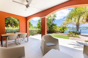 Outdoor dining - Spanish Water Apartments - Premium Duplex (Sint Willibrordus)