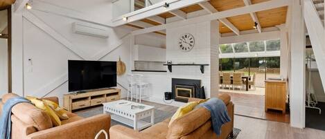 TV, fireplace