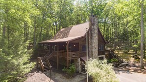 Exterior - Private Dog Friendly Mountain Cabin w/ Hot Tub (Oakland)