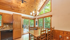 Dining - Private Dog Friendly Mountain Cabin w/ Hot Tub (Oakland)