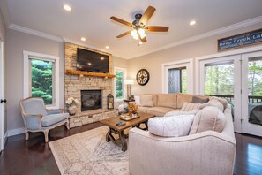 Smart TV, fireplace