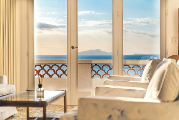 Fernseher, Kamin, Arbeitsbereiche