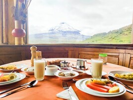 Desayuno completo incluido todos los días 