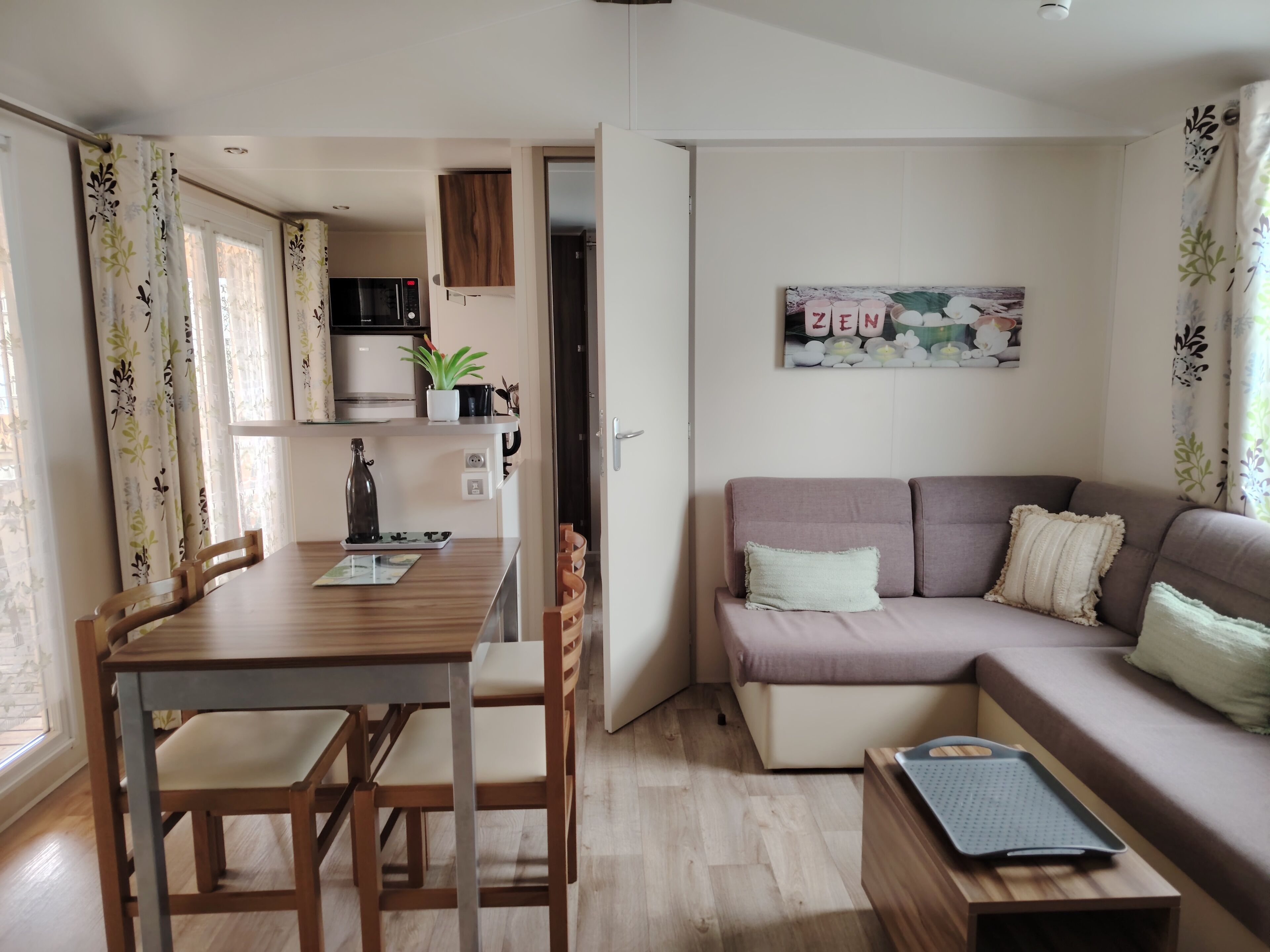 TV, tavolo da ping pong