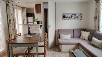 Télévision, table de tennis de table