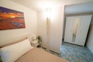 2 quartos, ferros/tábuas de passar roupa, Wi-Fi, roupa de cama