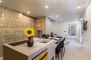 Fridge, microwave, oven, stovetop - Villa Casa Libera in Livade (Livade)