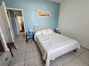 3 chambres, fer et planche à repasser, lit parapluie, Wi-Fi gratuit