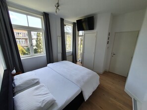 2 chambres, fer et planche à repasser, Wi-Fi, draps fournis