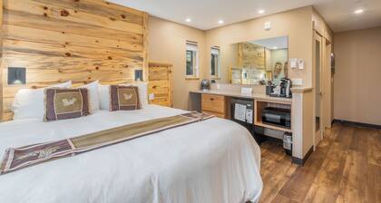 Solitude Mills Lake 204 - Estes Park 1 Bedroom Studio by RedAwning