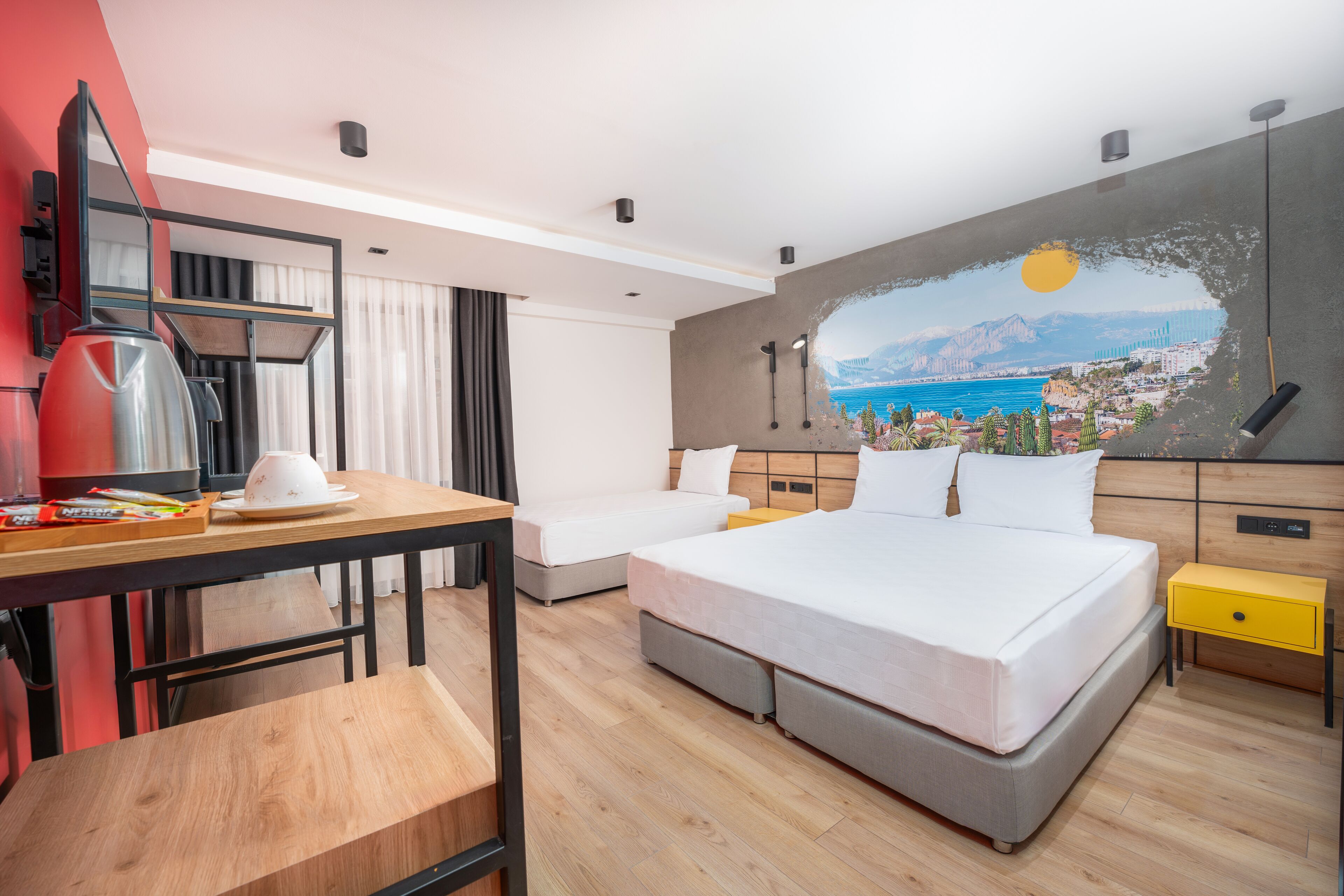 ファミリー ルーム 1 ベッドルーム 禁煙 | ミニバーのアイテム (無料)、セ  ーフティボックス (室内)、遮光カーテン、アイロン / アイロン台