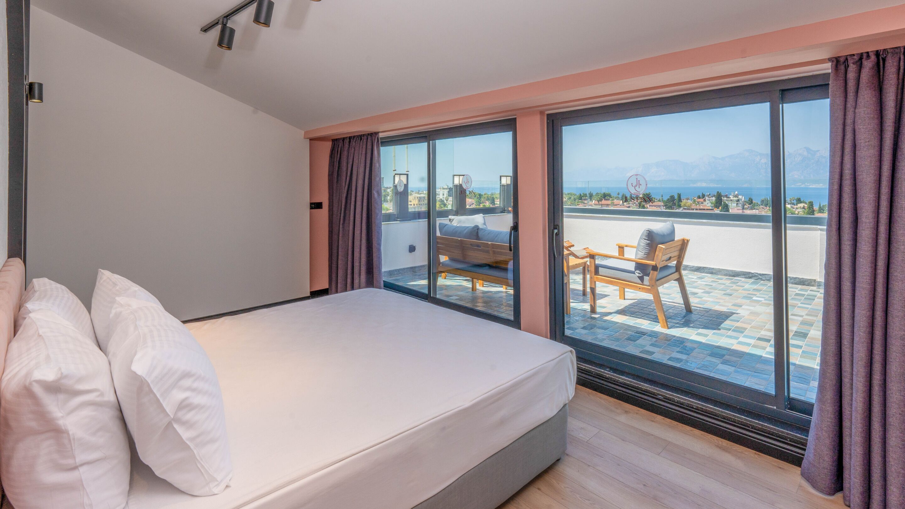 Foto - Just Inn City