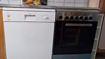 Réfrigérateur, four, plaque de cuisson, lave-vaisselle