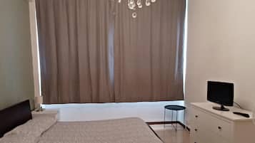 2 bedrooms, desk, free WiFi, bed sheets