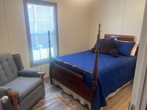 3 makuuhuonetta, silitysrauta/-lauta, ilmainen Wi-Fi, vuodevaatteet