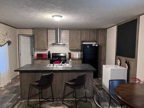 Cozy 3 Bedroom 2 Full bathroom Home located minutes from Historic Downtown.