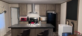 Cozy 3 Bedroom 2 Full bathroom Home located minutes from Historic Downtown.