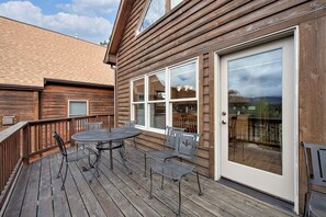 Terrace/patio - Solitude Eagle #7 - Estes Park 3 Bedroom Condo by RedAwning (Estes Park)
