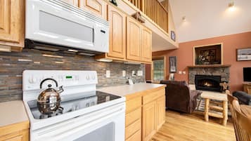 Condo, 2 Bedrooms | Private kitchen | Fridge, oven, coffee/tea maker, electric kettle