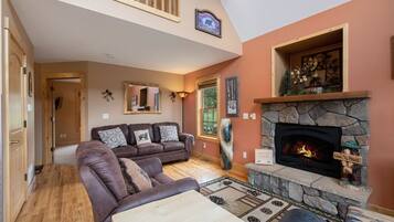 Condo, 2 Bedrooms | Living area
