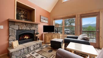 Condo, 2 Bedrooms | Living area