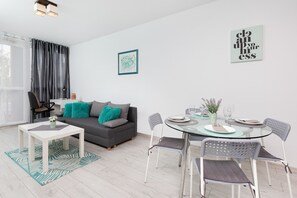 Living room - Family Apartment Turzycowa by Renters (Gdansk)