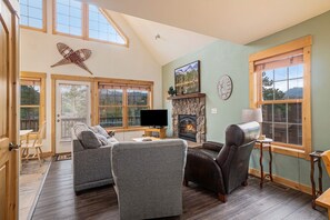 Condo, 2 Bedrooms | Living area