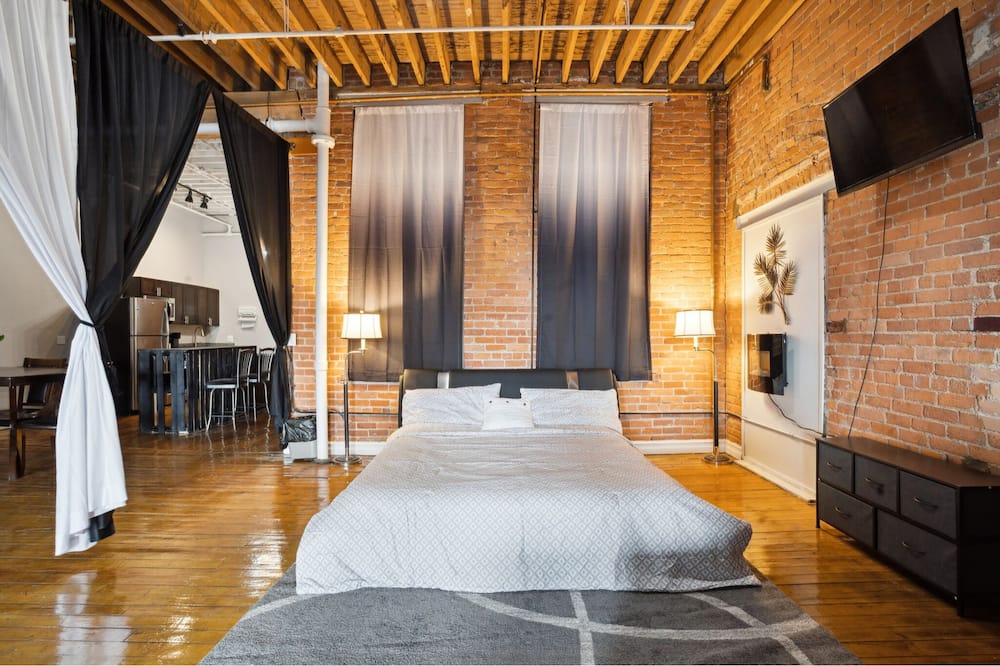 Downtown Detroit Loft - Fully equipped & Absolutely Gorgeous theme by RedAwning