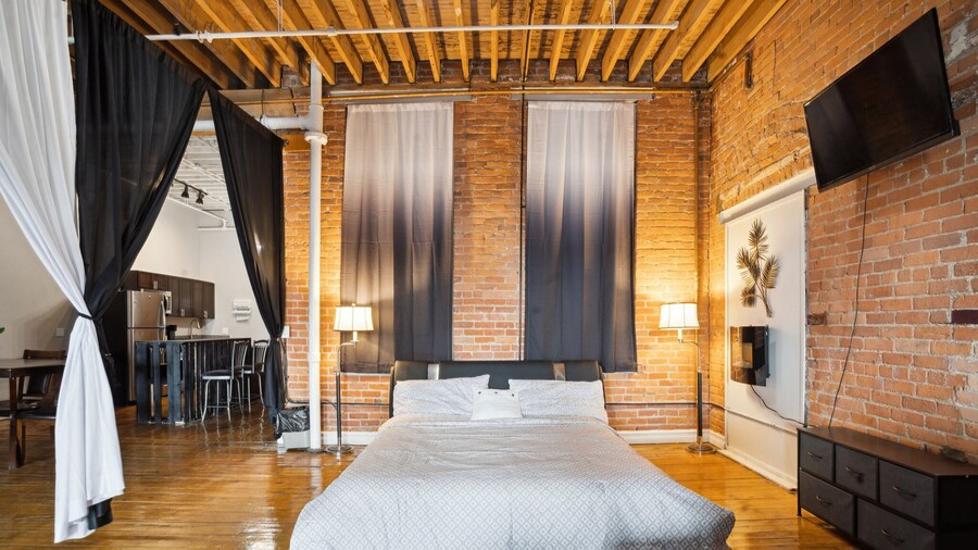 Downtown Detroit Loft - Fully equipped & Absolutely Gorgeous theme by RedAwning