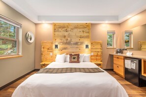 Studio, 1 Bedroom - Solitude Bear Room Ada 103 - Estes Park 1 Bedroom Studio by RedAwning (Estes Park)