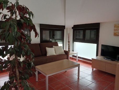 Smart TV. Apartamento Amatista, en pleno centro histórico de Nájera.