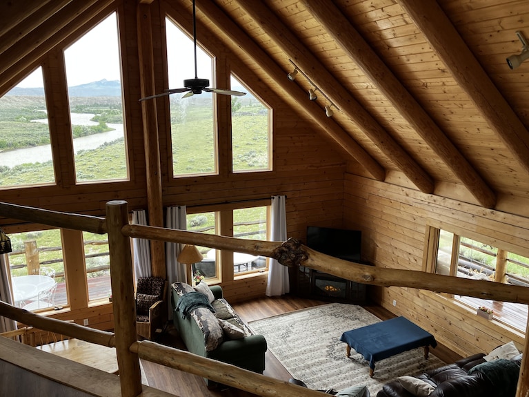 Yellowstone River Frontage! Beautiful Log Home On The River With 360 Views! - Wyoming