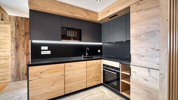 Réfrigérateur, micro-ondes, four, lave-vaisselle