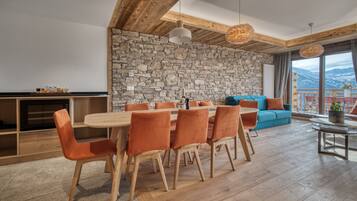 Luxury Apartment (1) | Living area | Flat-screen TV