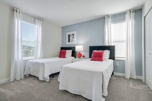 8 habitaciones, tabla de planchar con plancha, wifi y ropa de cama