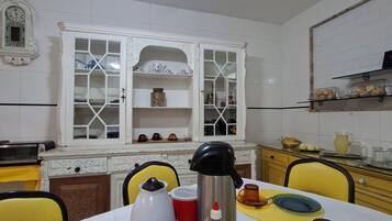 Desayuno a la carta diario (BRL 20.00 por persona)