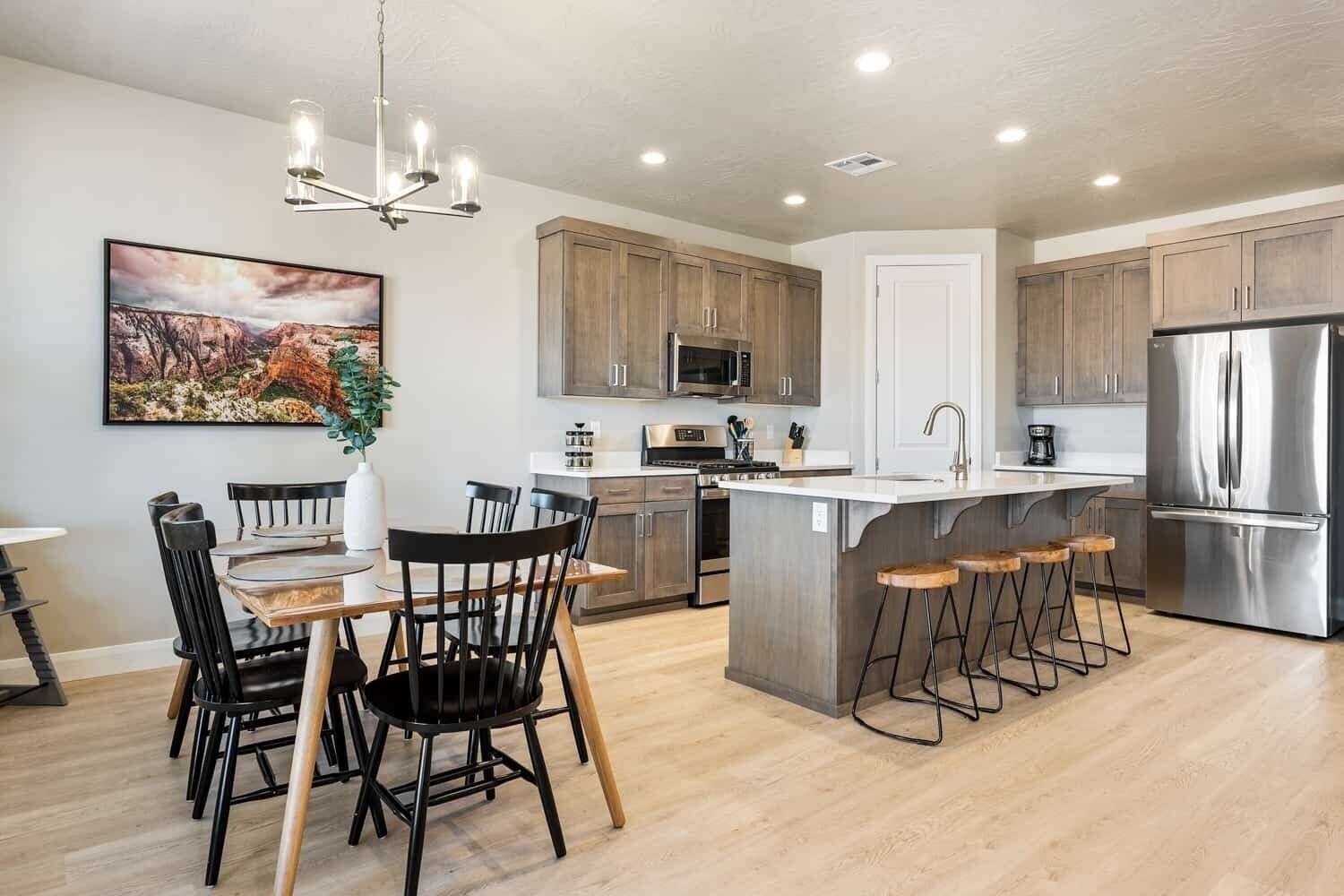 House, 4 Bedrooms | Dining