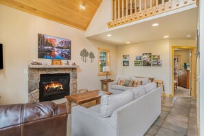 Condo, 2 quartos | Área de estar