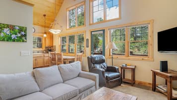 Condo, 2 Bedrooms | Living area