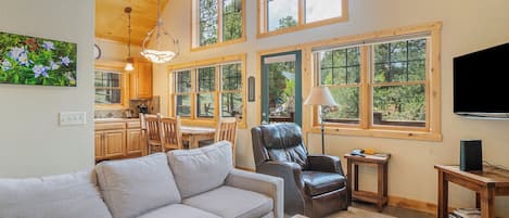 Condo, 2 Bedrooms | Living area