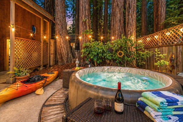 Outdoor spa tub