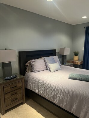 客房内保险箱、熨斗/熨衣板、WiFi、床单